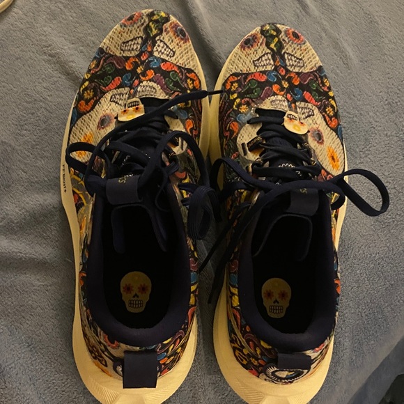 ASICS Women’s Skull Pattern Sneakers - Navy and Cream - Picture 4 of 4